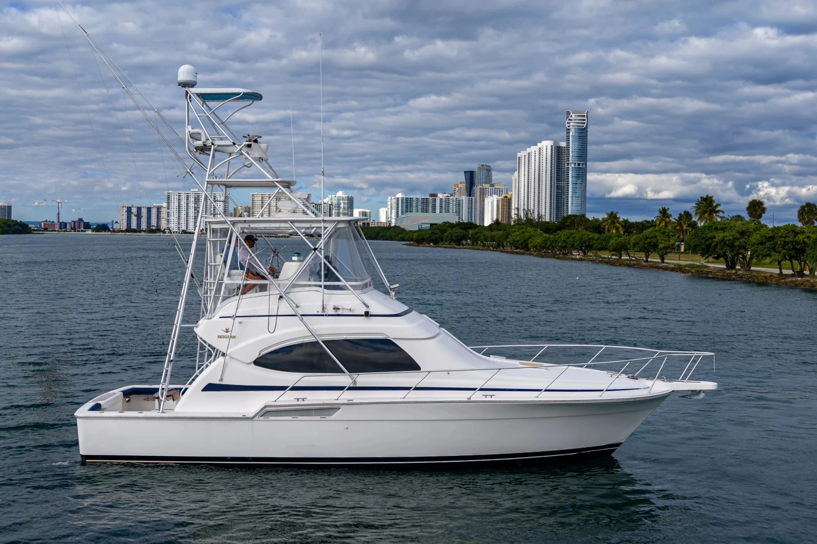 2001 Bertram 390