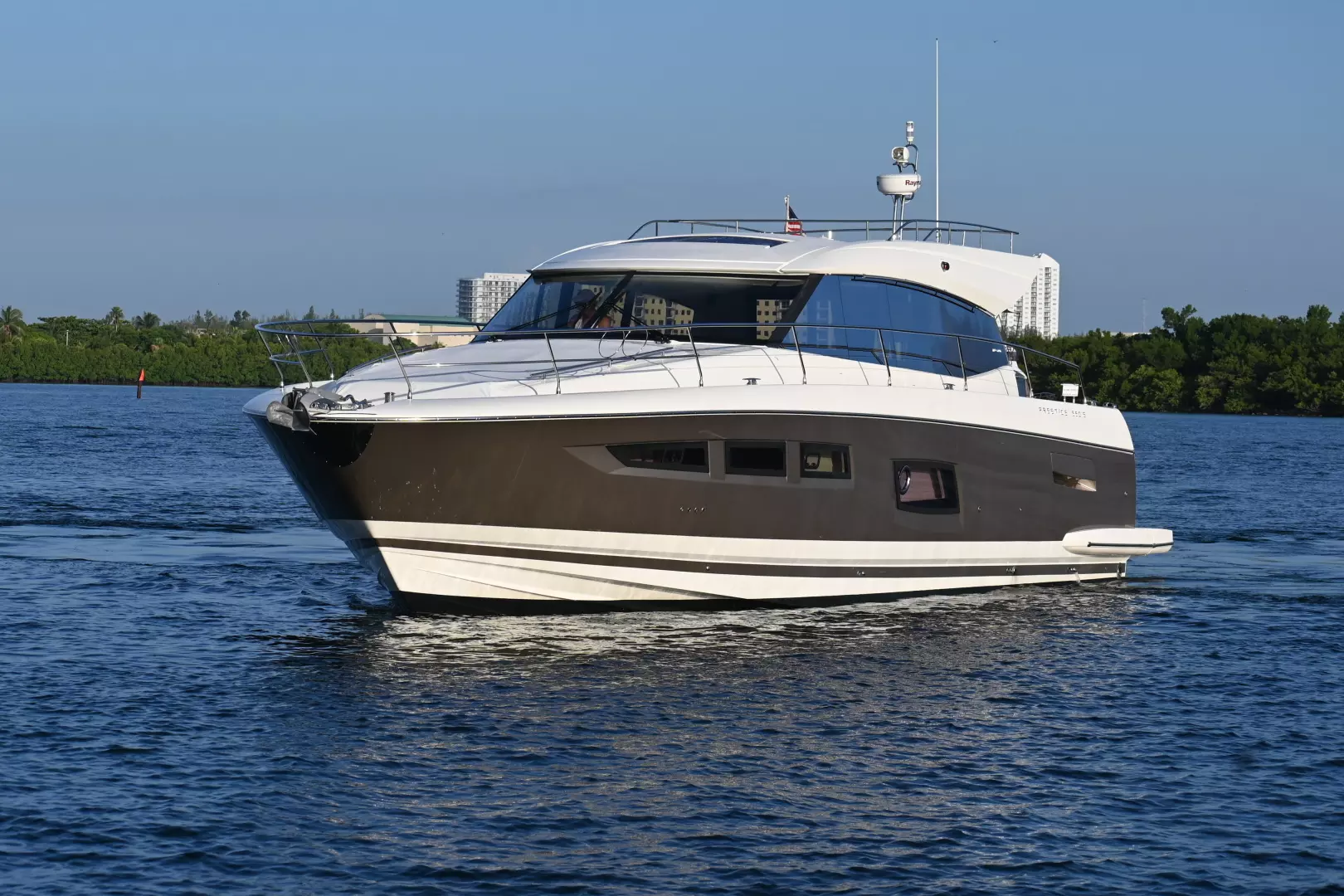 2015 Prestige 550S, photo 1 of 48
