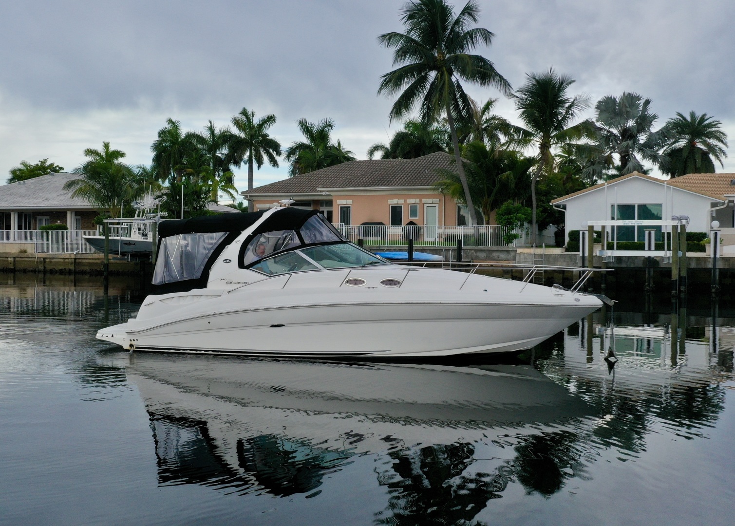 Krystle Clear 32ft Sea Ray Yacht For Sale