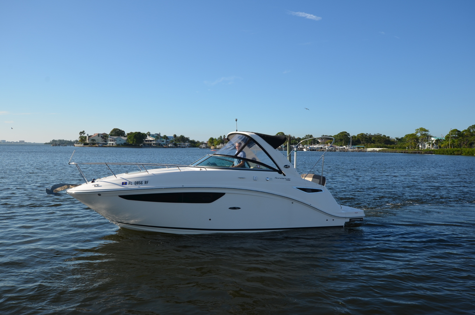 Sea Ray 260 Sundancer | Tampa Yacht Sales