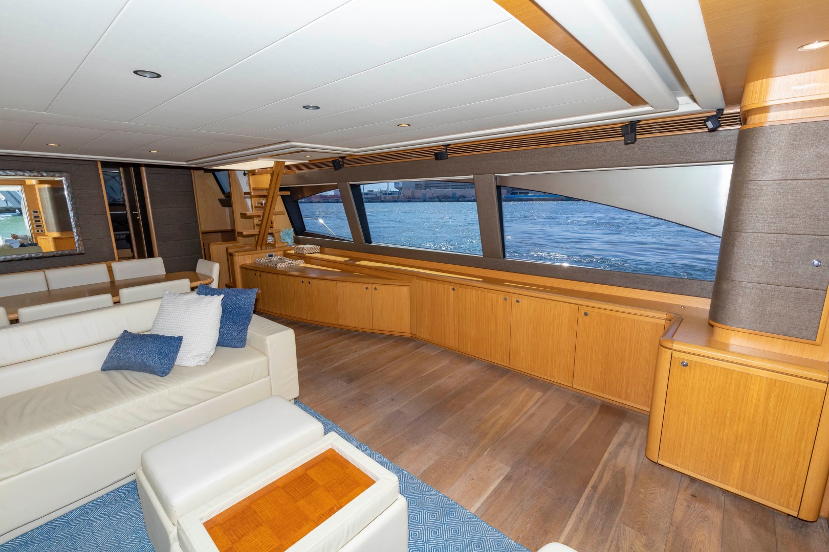 Ferretti 83 - MI RX - Salon