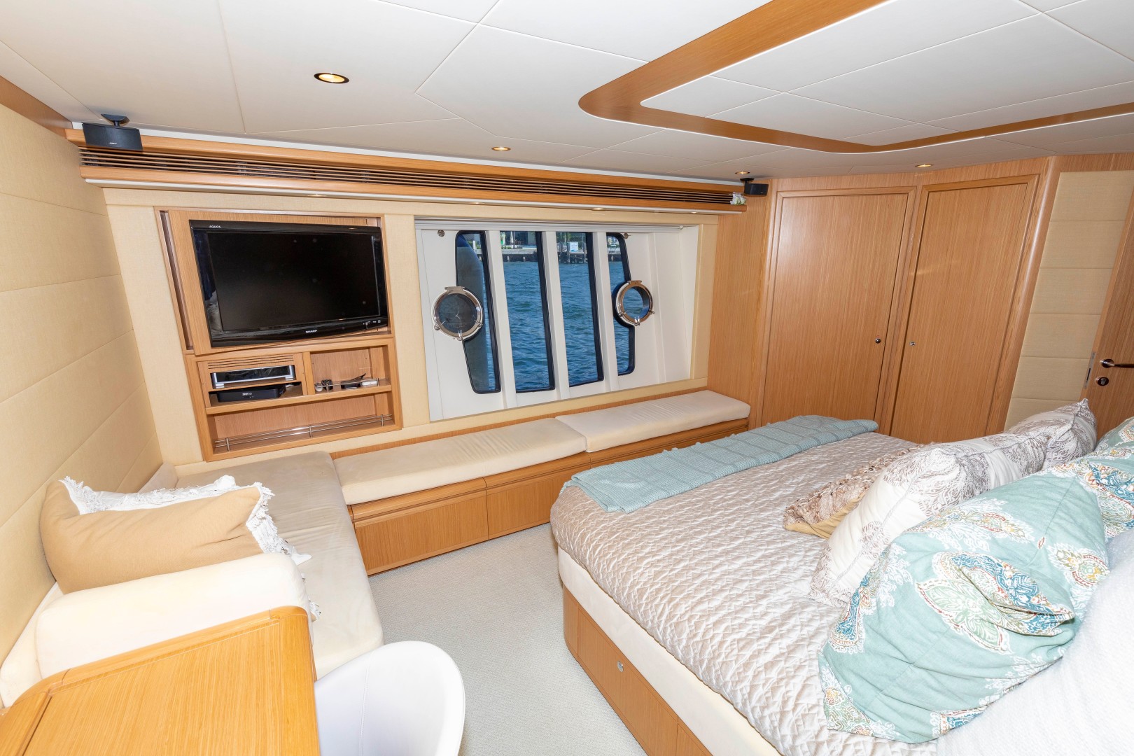 Ferretti 83 - MI RX - Master Stateroom