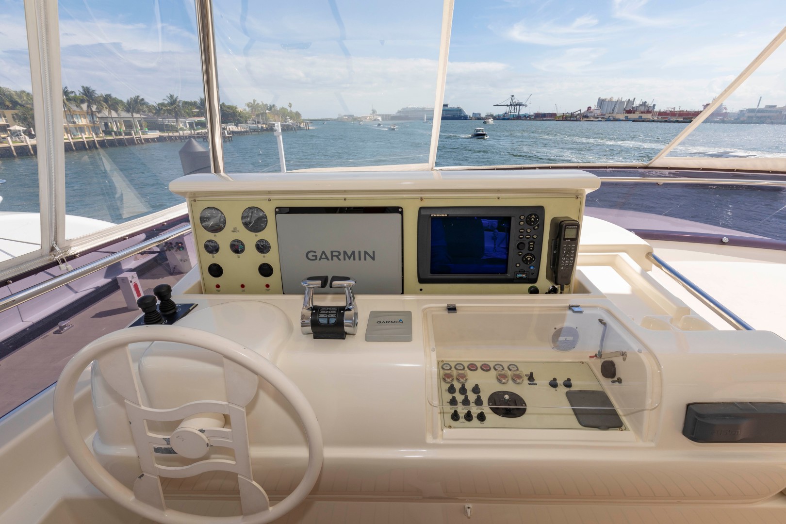 Ferretti 83 - MI RX - Bridge Helm