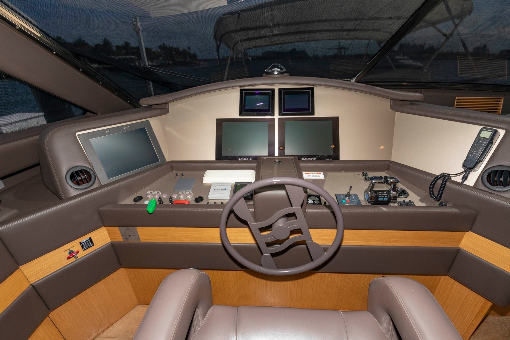 Ferretti 83 - MI RX - Helm Electronics