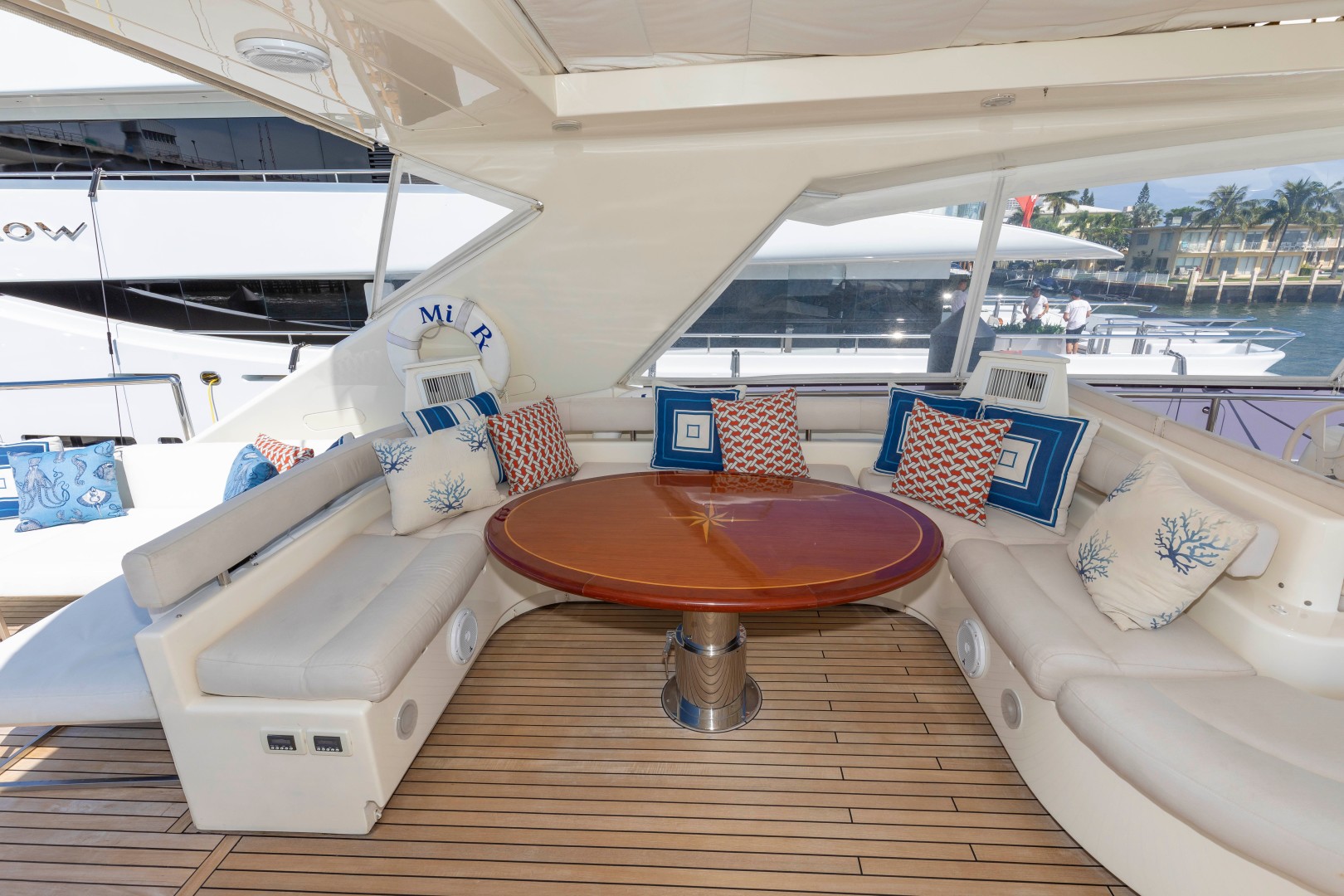 Ferretti 83 - MI RX - Bridge Seating & Dinette