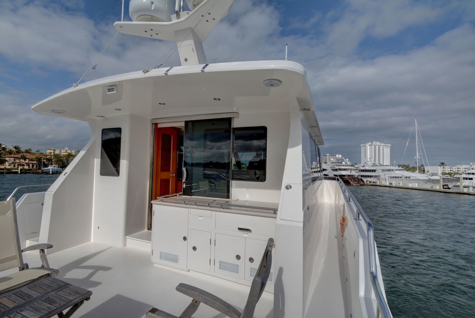 2015 Hampton 68 Endurance Sky Lounge Yacht For Sale Lenora D SI Yachts