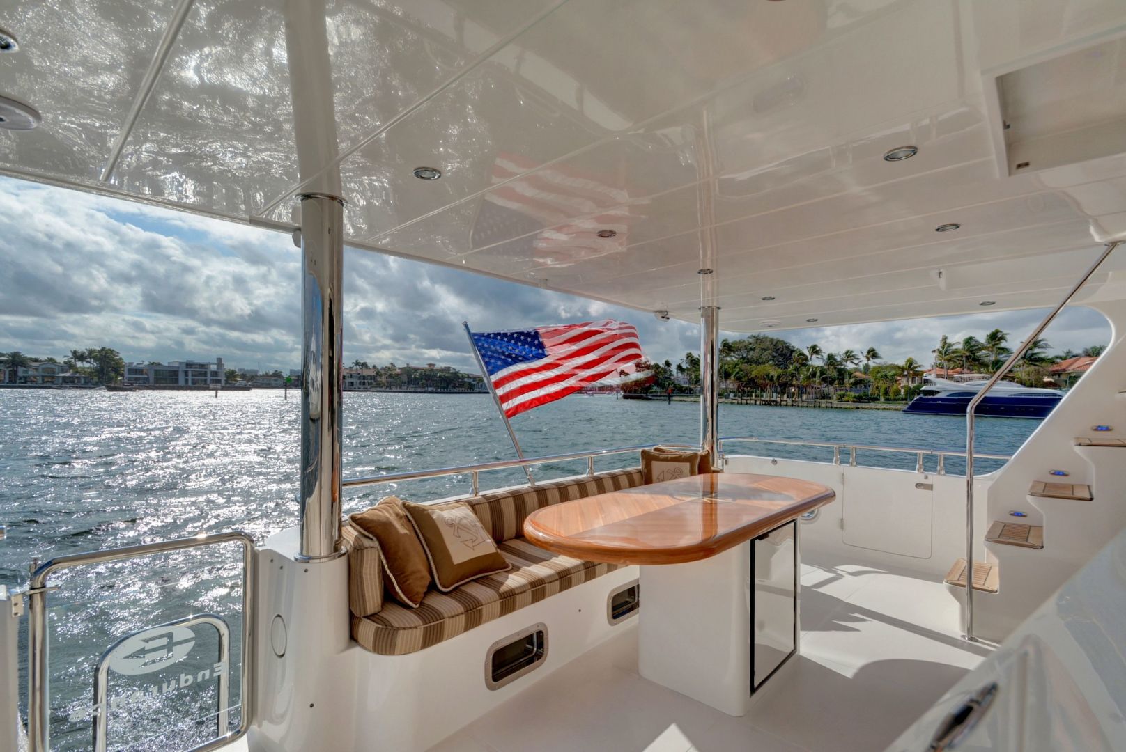 2015 Hampton 68 Endurance Sky Lounge Yacht For Sale Lenora D SI Yachts