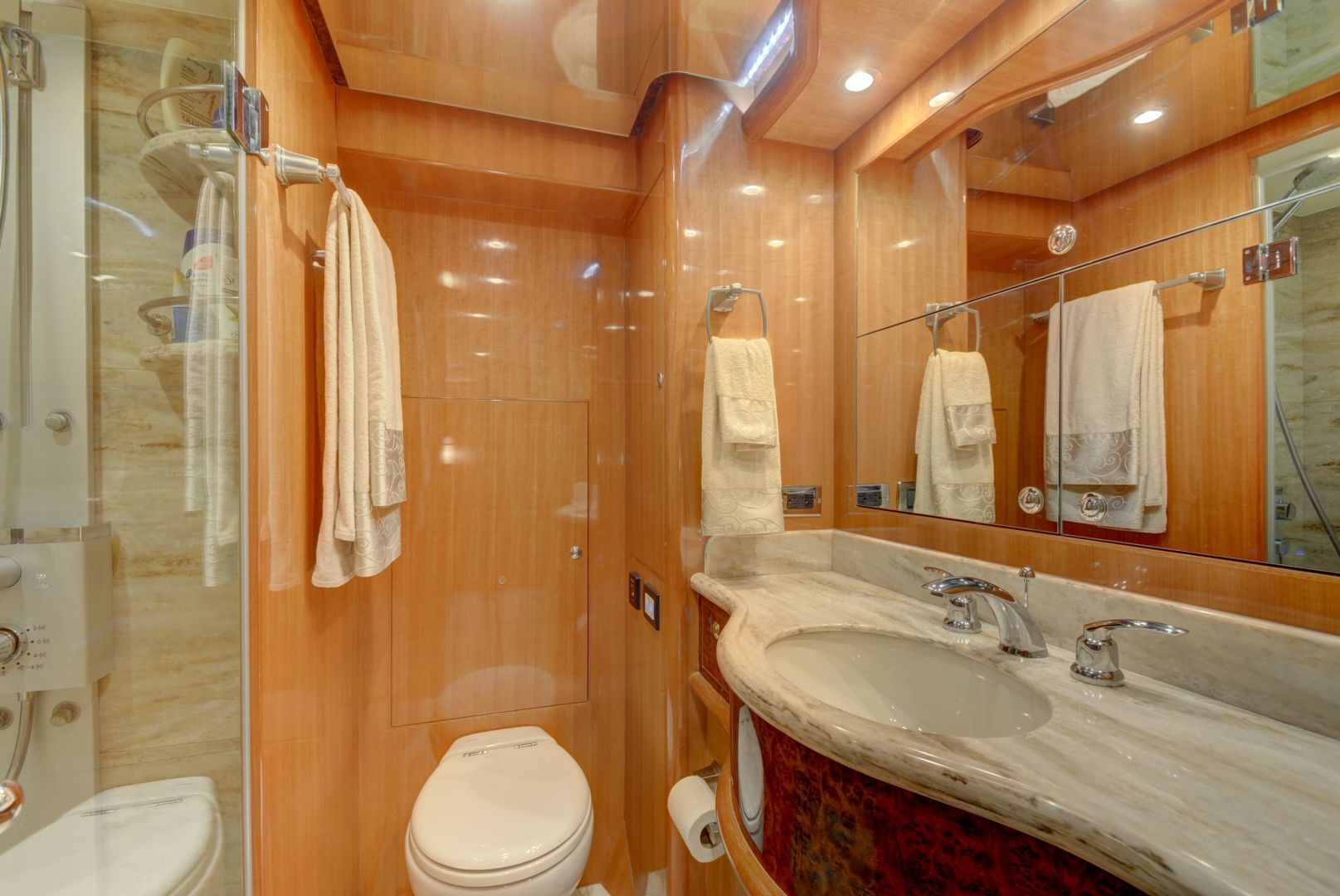 2015 Hampton 68 Endurance Sky Lounge Yacht For Sale Lenora D SI Yachts