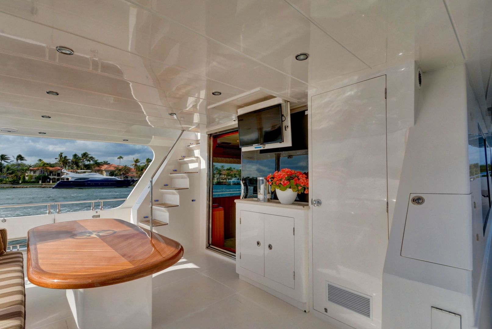 2015 Hampton 68 Endurance Sky Lounge Yacht For Sale Lenora D SI Yachts