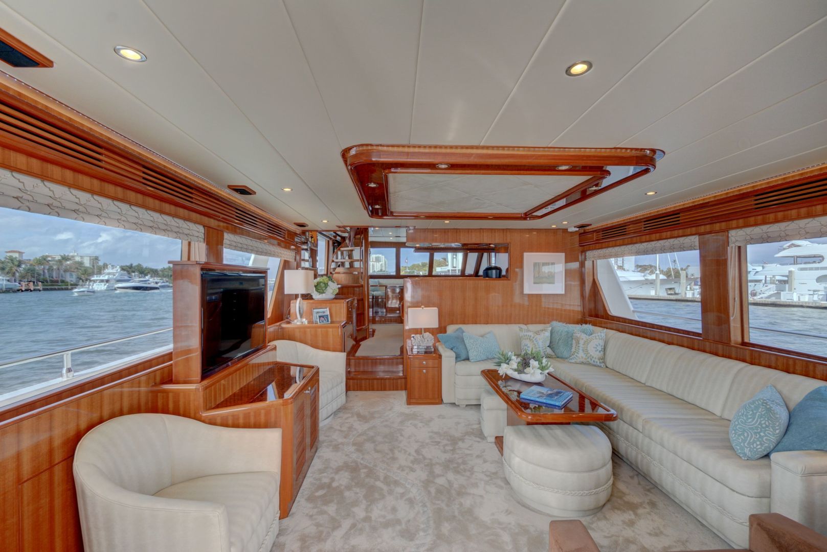 2015 Hampton 68 Endurance Sky Lounge Yacht For Sale Lenora D SI Yachts