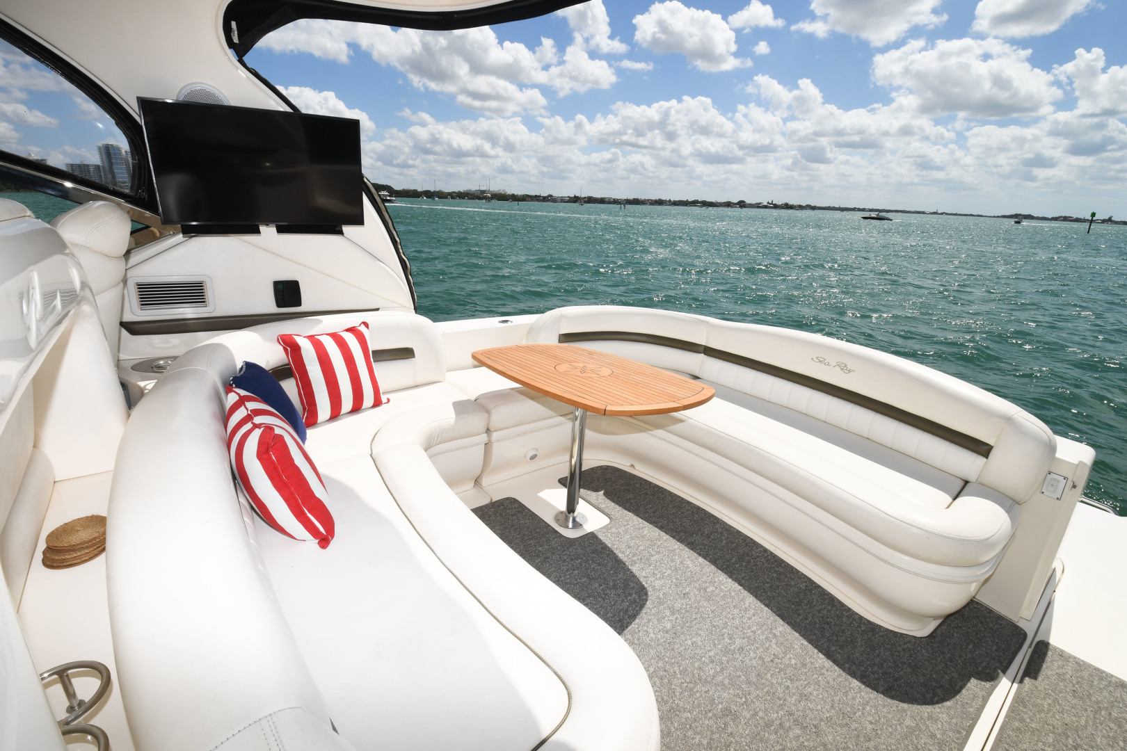 Sea Ray 42 Sundancer | Tampa Yacht Sales
