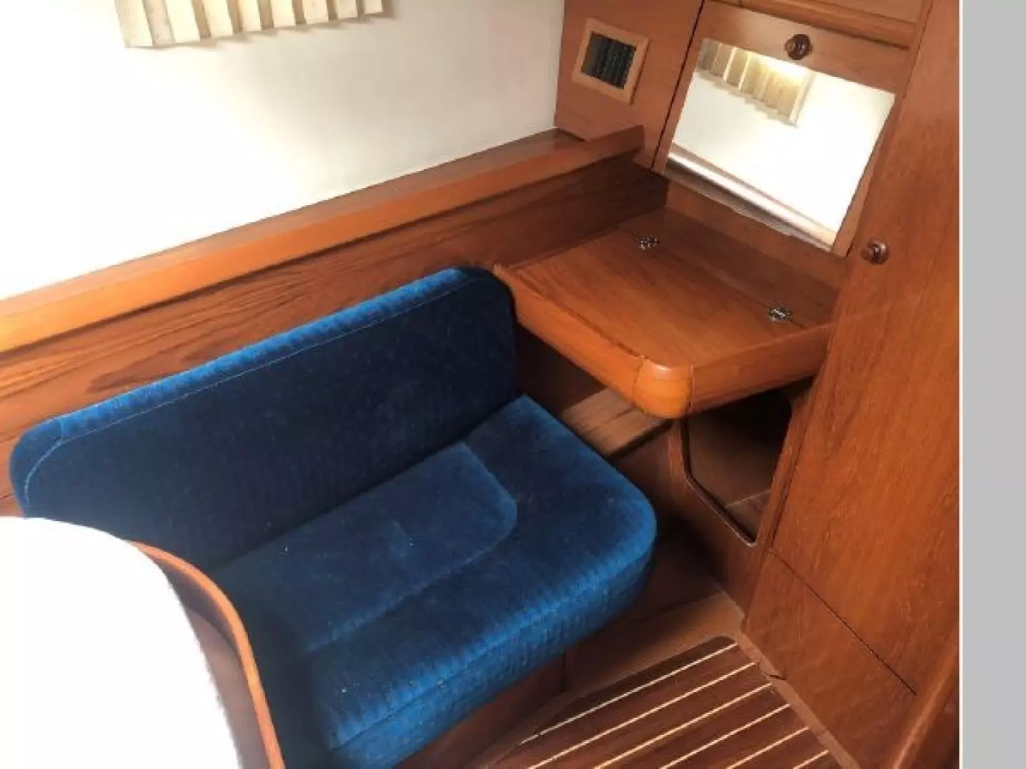 Amoreena  43ft Jeanneau Yacht For Sale Amoreena  43ft Jeanneau Yacht For Sale