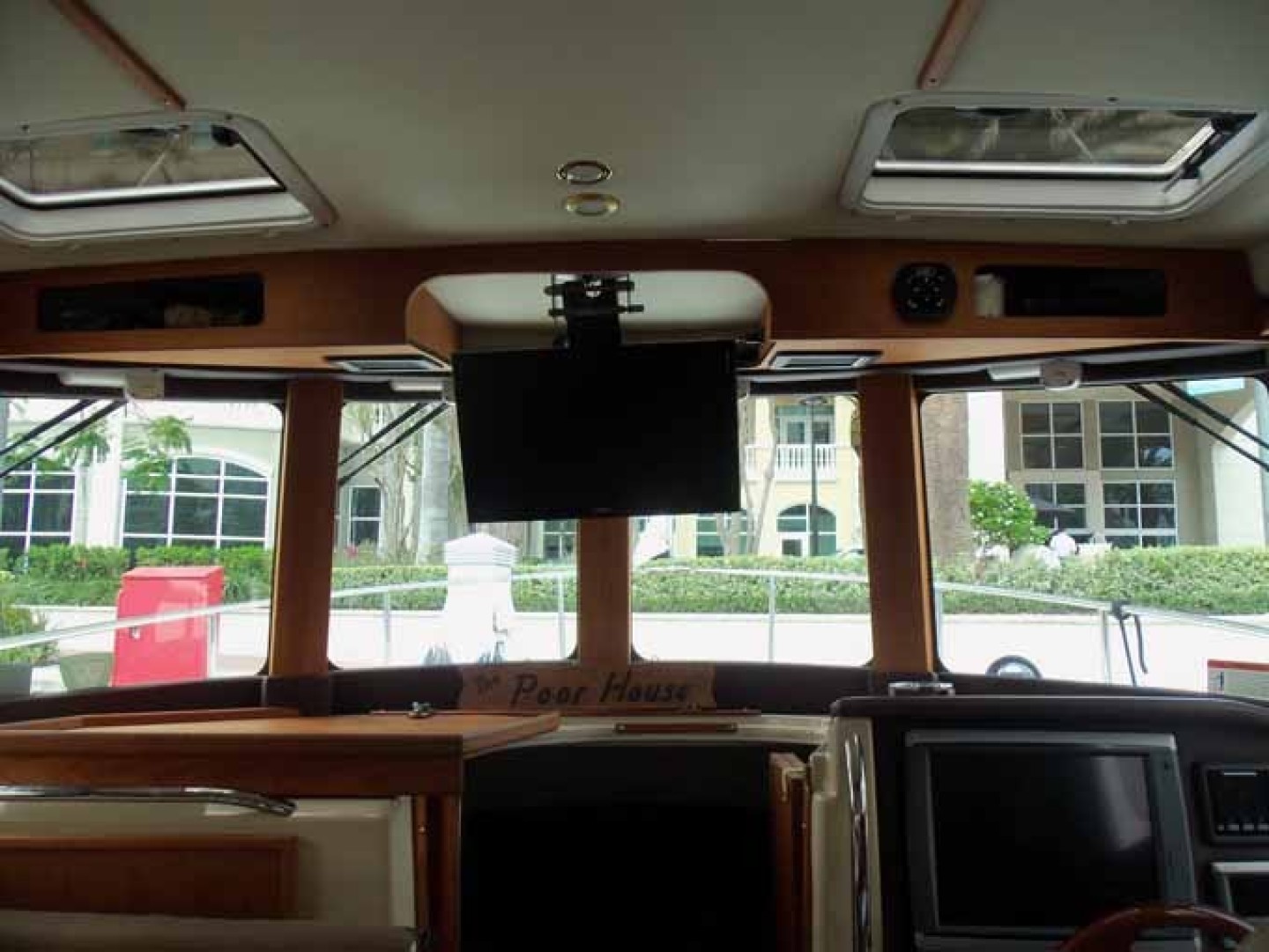 POUR HOUSE 31ft Ranger Tugs Yacht For Sale