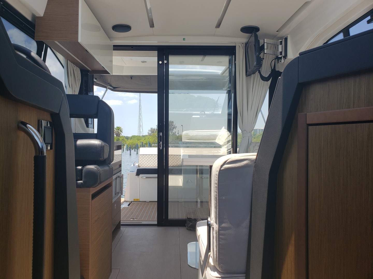 2019 33 Jeanneau Express - Salon 