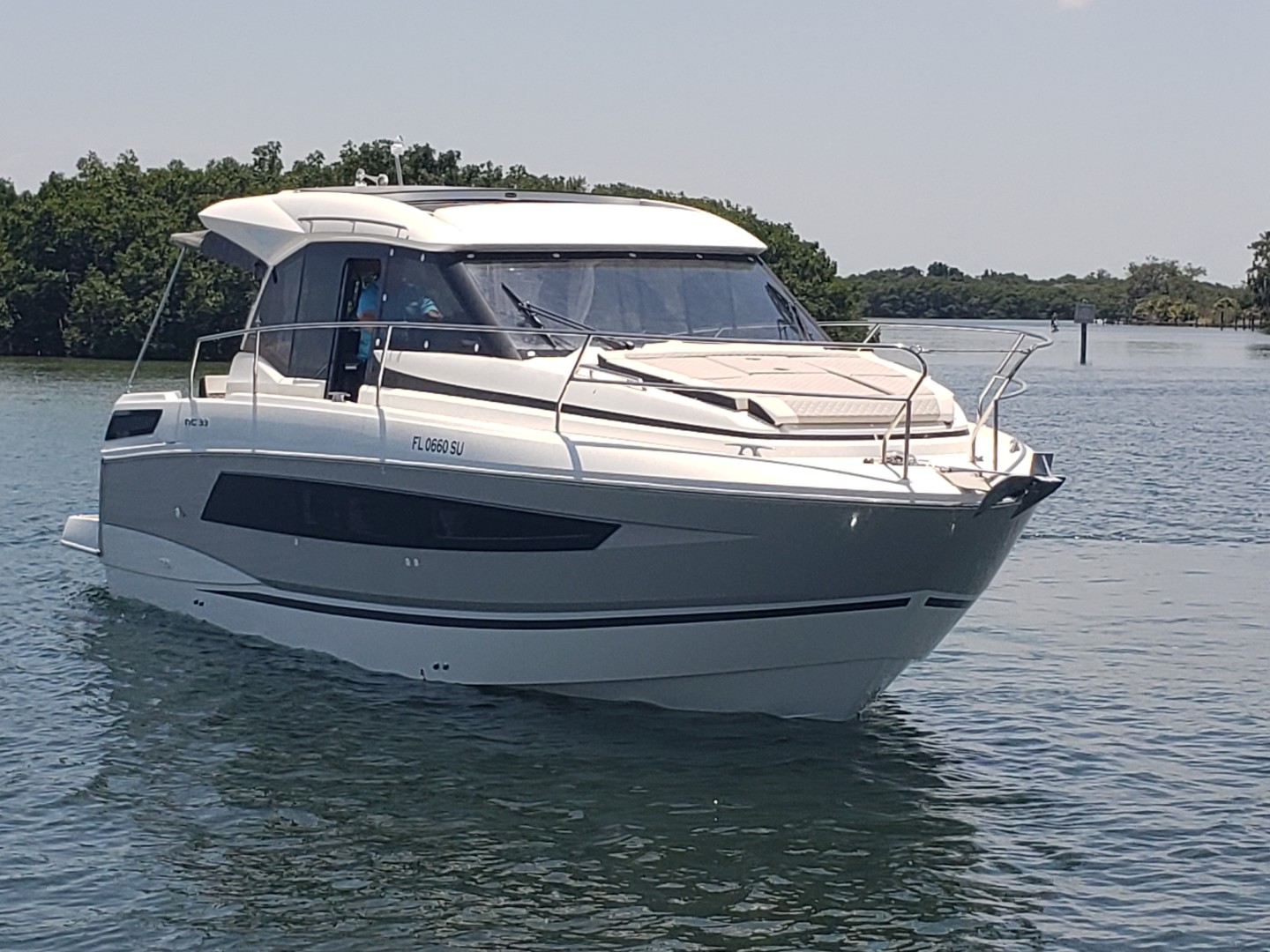 2019 33 Jeanneau Express - Bow