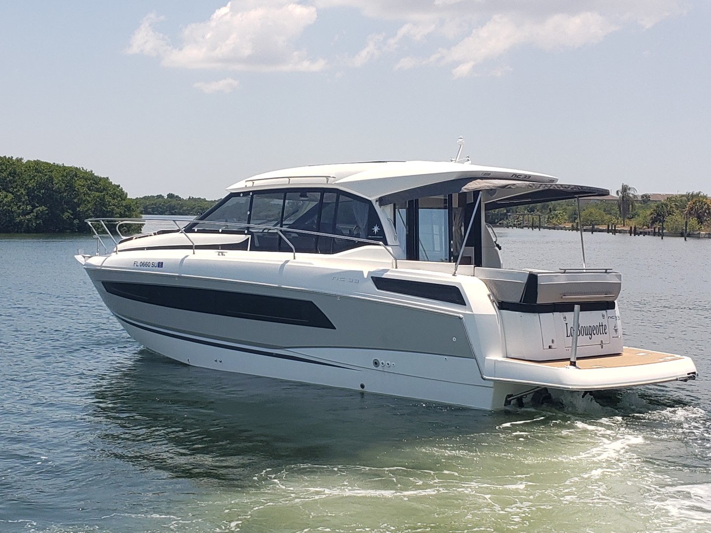 2019 33 Jeanneau Express - Port Profile
