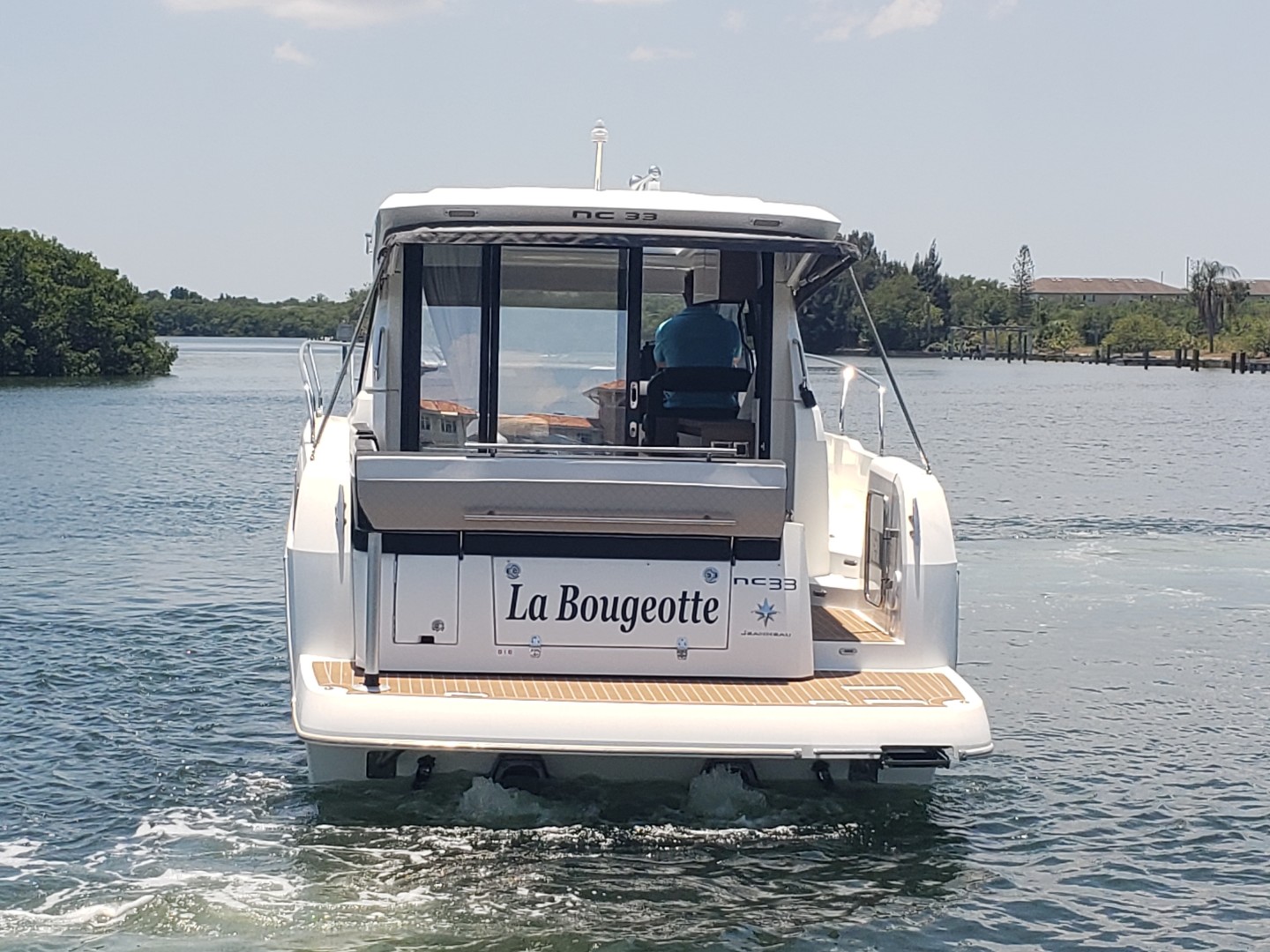 2019 33 Jeanneau Express - Transom Profile