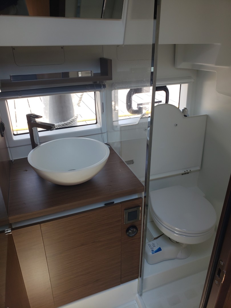 2019 33 Jeanneau Express - Head
