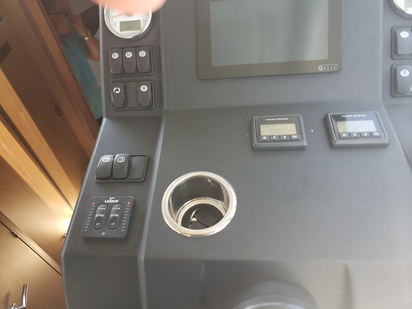2019 33 Jeanneau Express - Electronics