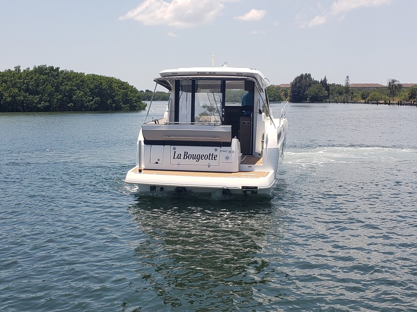 2019 33 Jeanneau Express - Transom Profile
