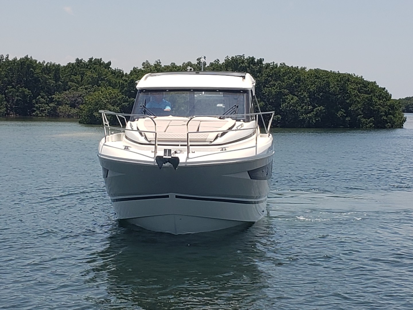 2019 33 Jeanneau Express - Bow