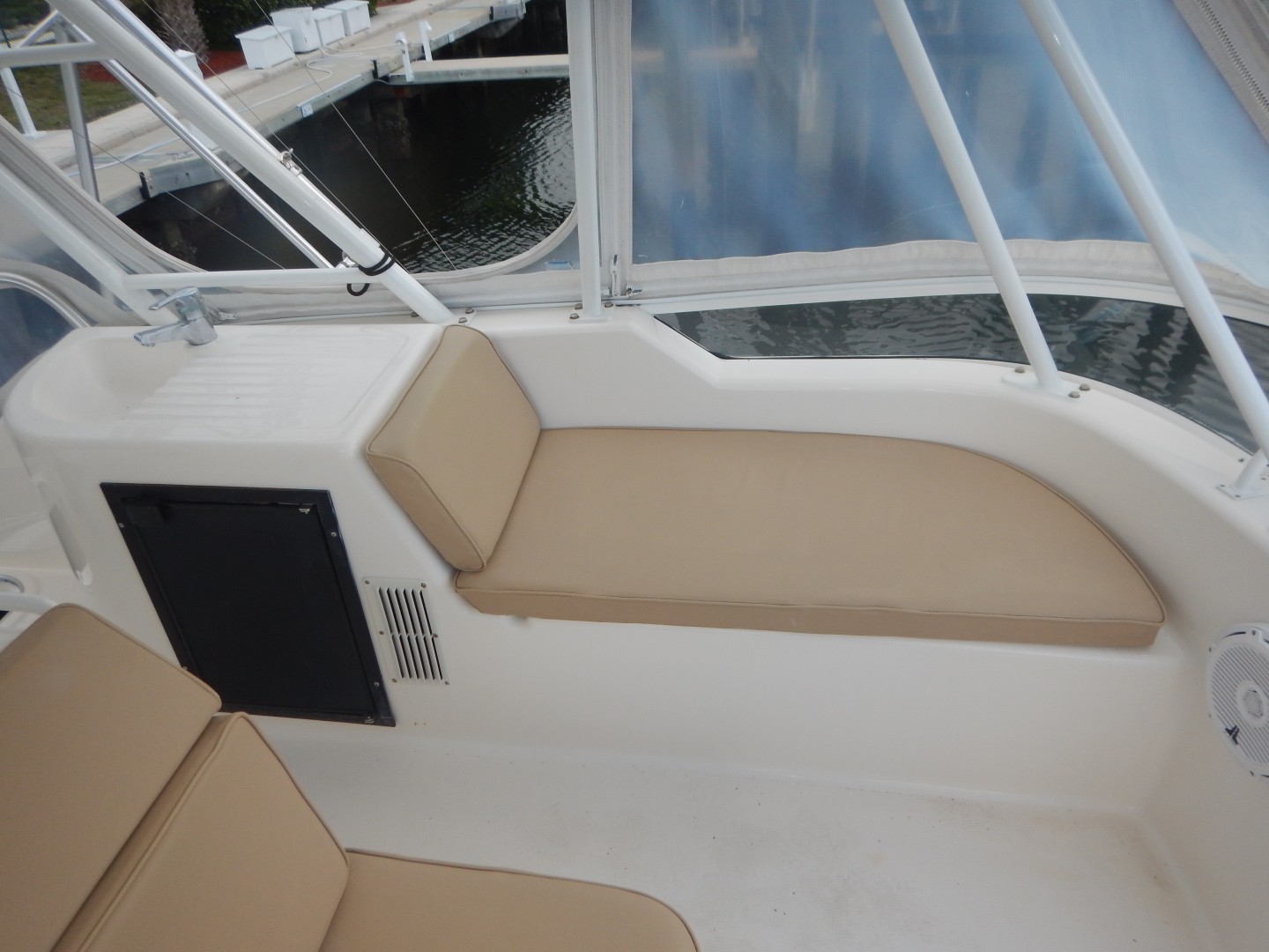 Riviera 42 - No Worries Mate II - Flybridge Seating