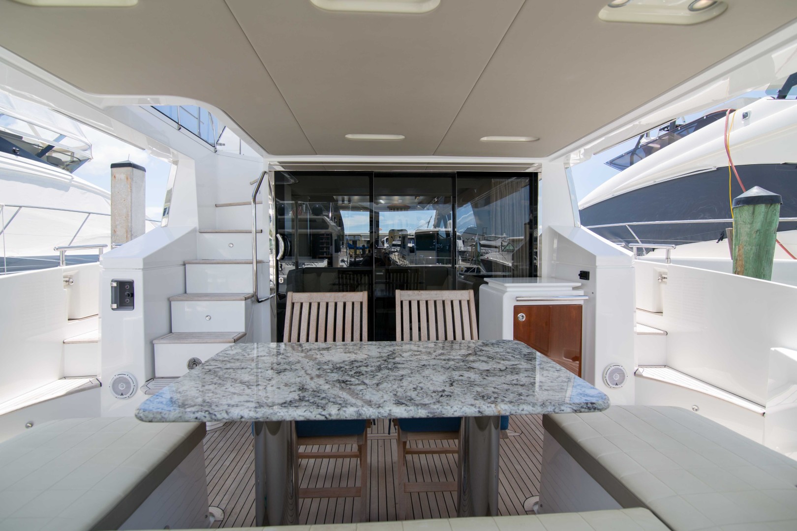 Azimut 66 - Lady M - Aft Deck