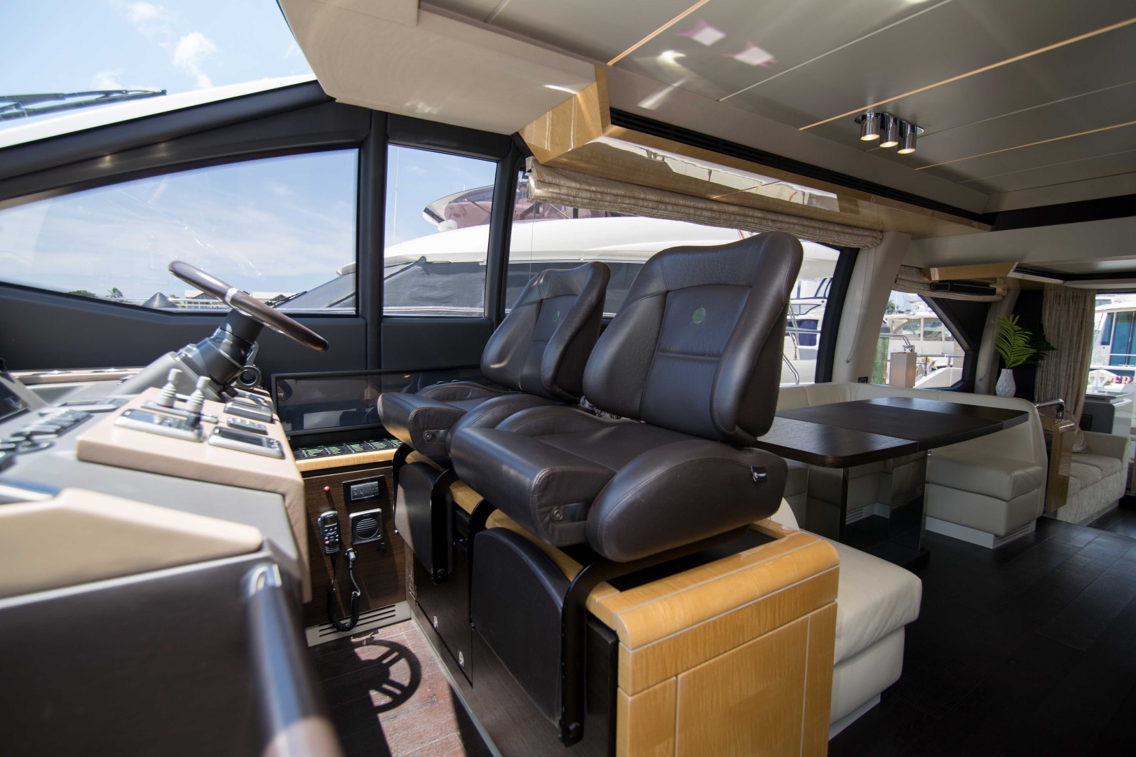 Azimut 66 - Lady M - Enclosed Flybridge