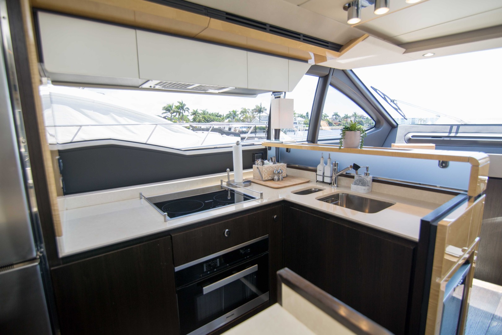 Azimut 66 - Lady M - Galley