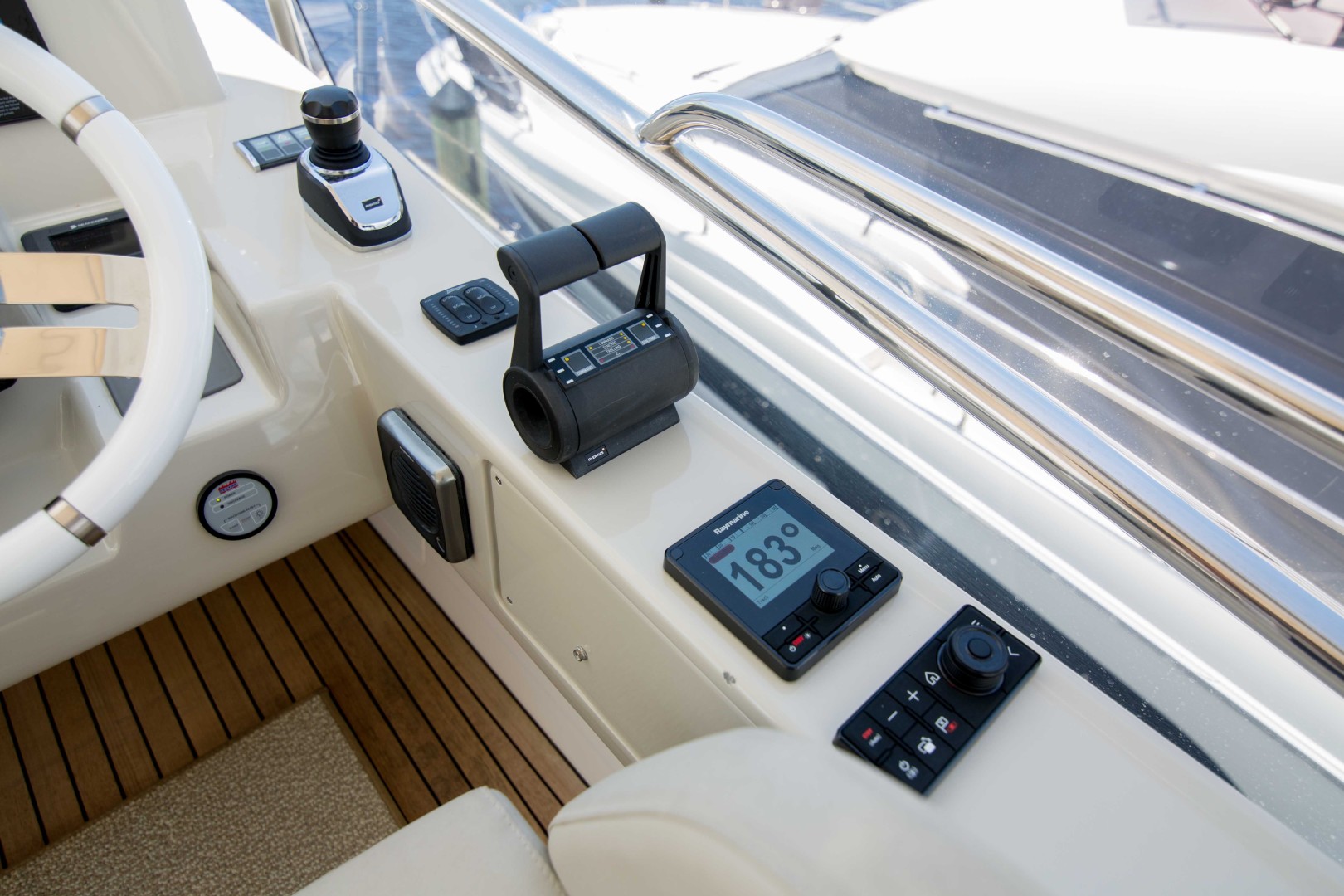 Azimut 66 - Lady M - Flybridge Helm