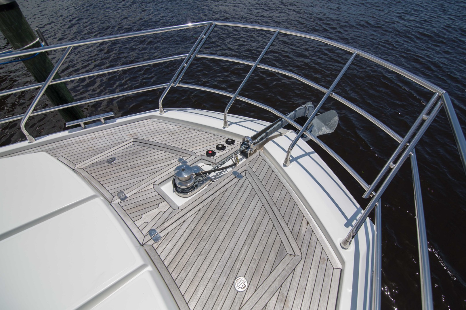 Azimut 66 - Lady M - Bow