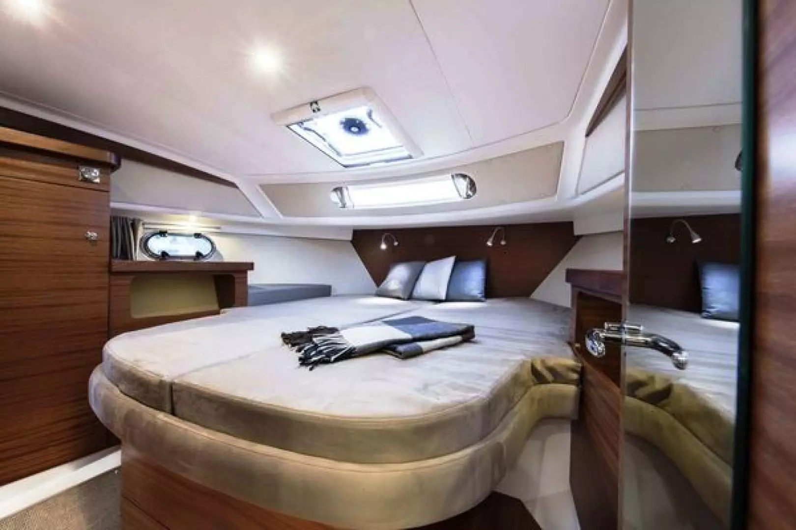Nimbus 365 Coupe Yacht For Sale