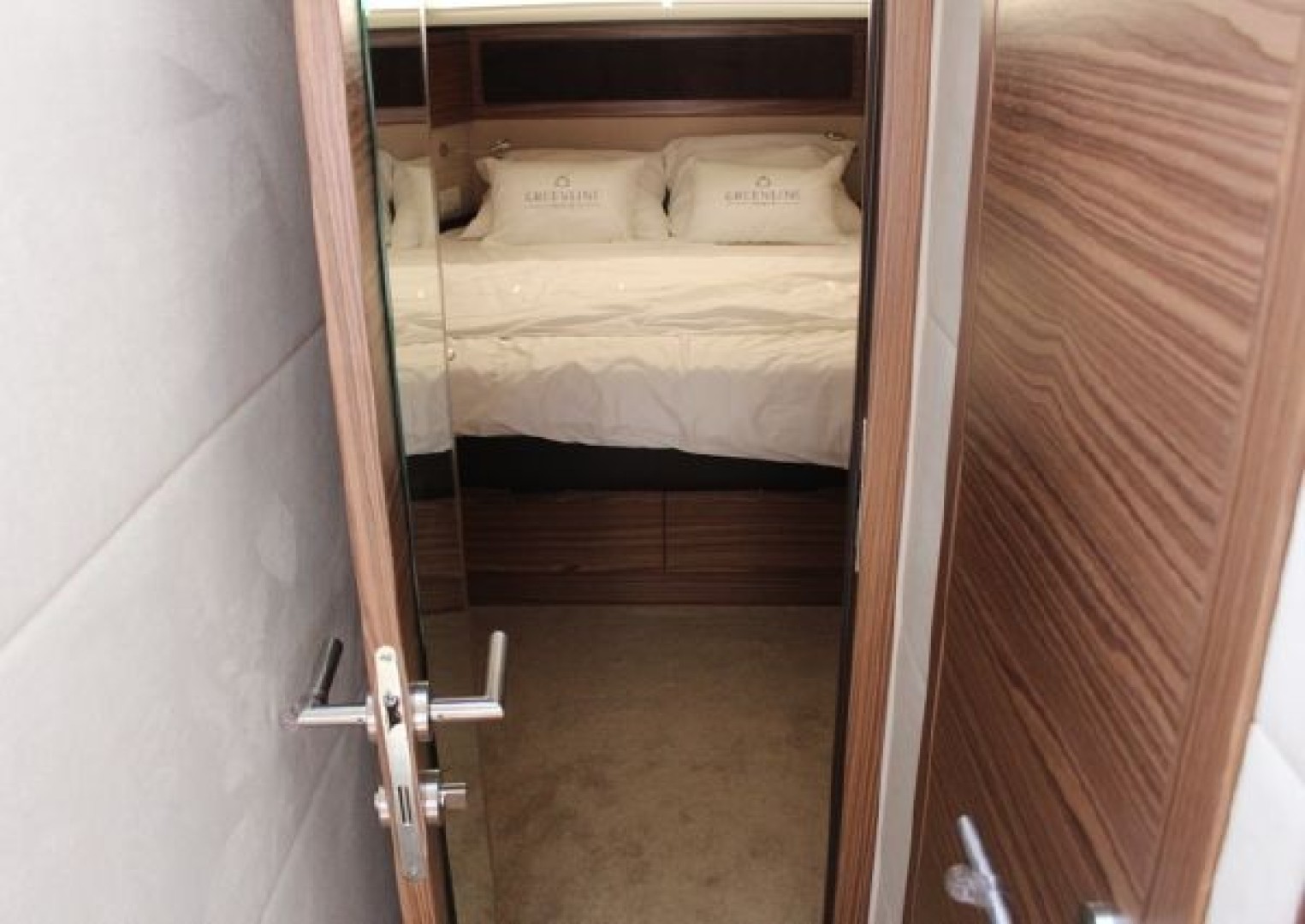 Greenline 48 Coupe Hybrid - Photo 16
