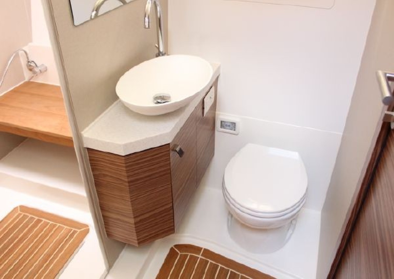 Greenline 48 Coupe Hybrid - Photo 20