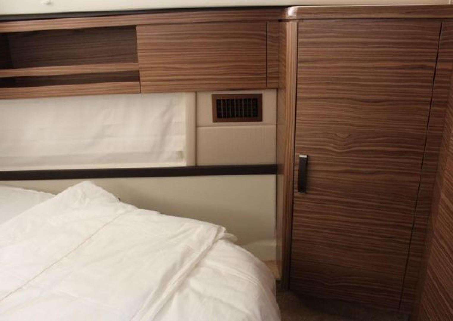 Greenline 48 Coupe Hybrid - Photo 19