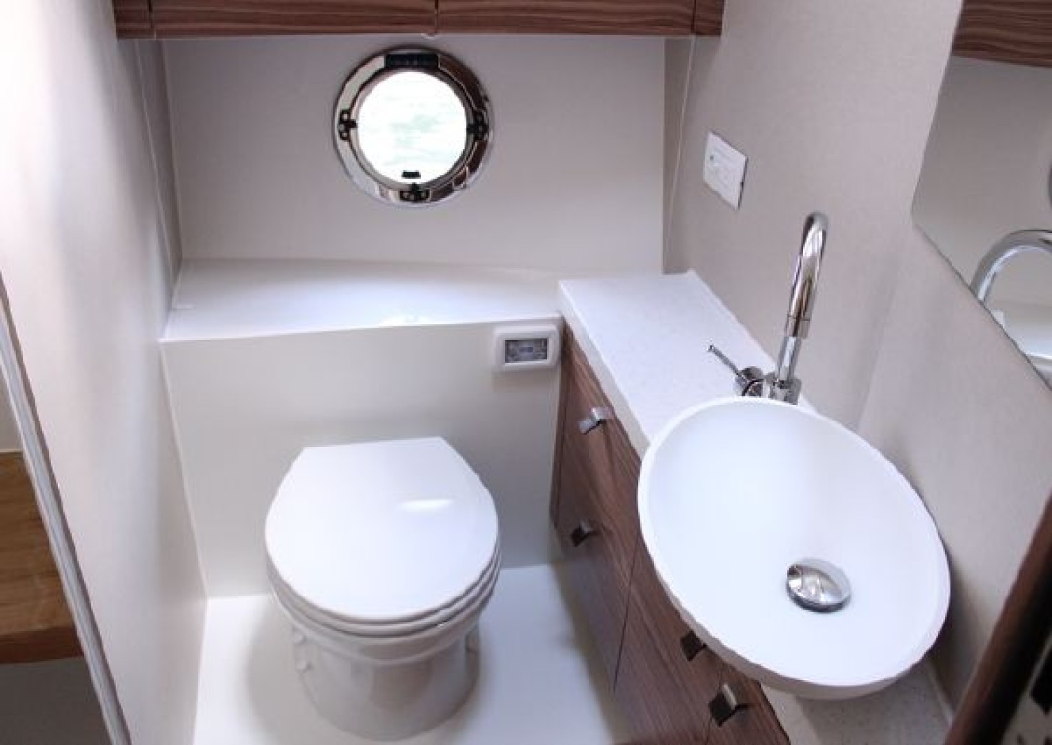 Greenline 48 Coupe Hybrid - Photo 28