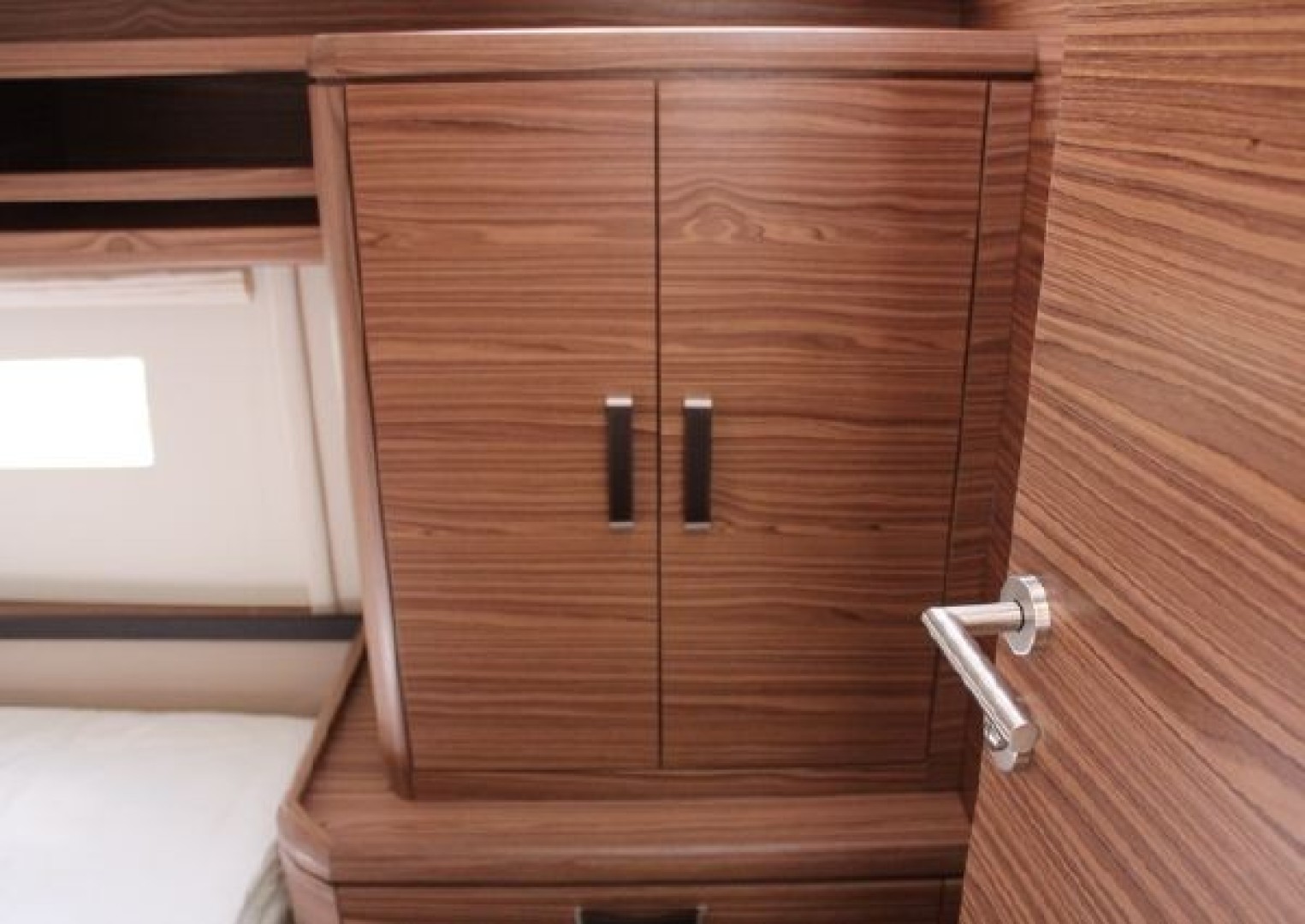 Greenline 48 Coupe Hybrid - Photo 25