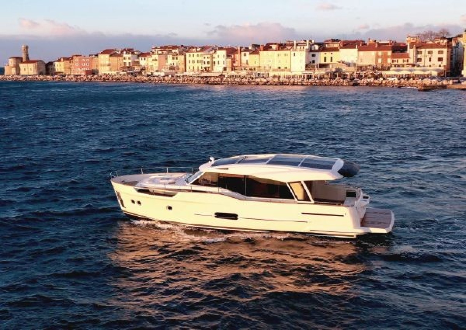 Greenline 48 Coupe Hybrid - Photo 2
