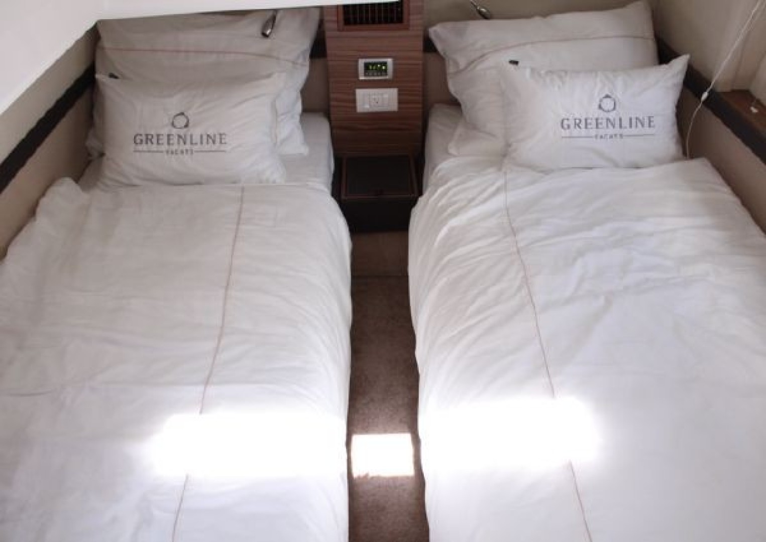 Greenline 48 Coupe Hybrid - Photo 23