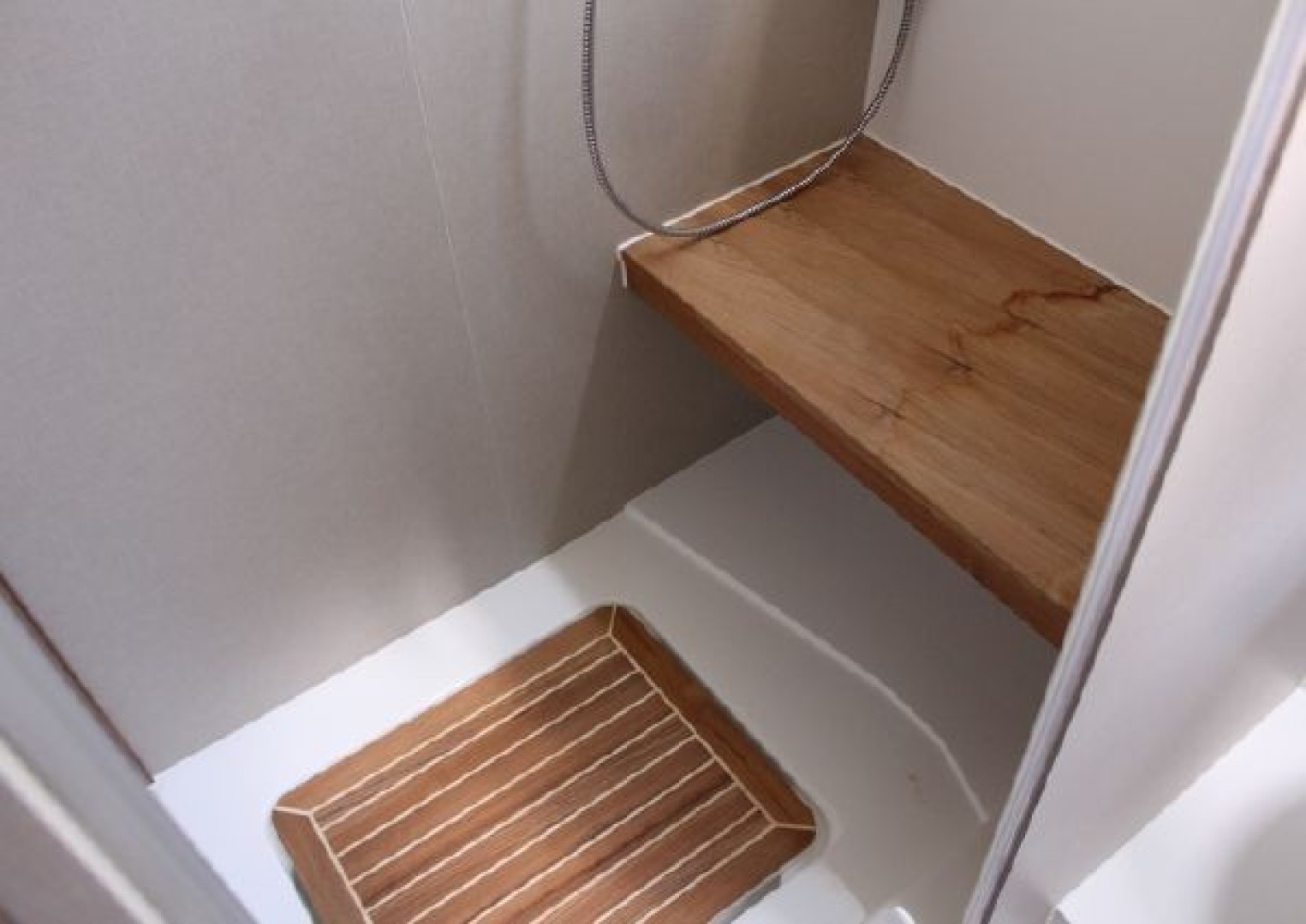 Greenline 48 Coupe Hybrid - Photo 22