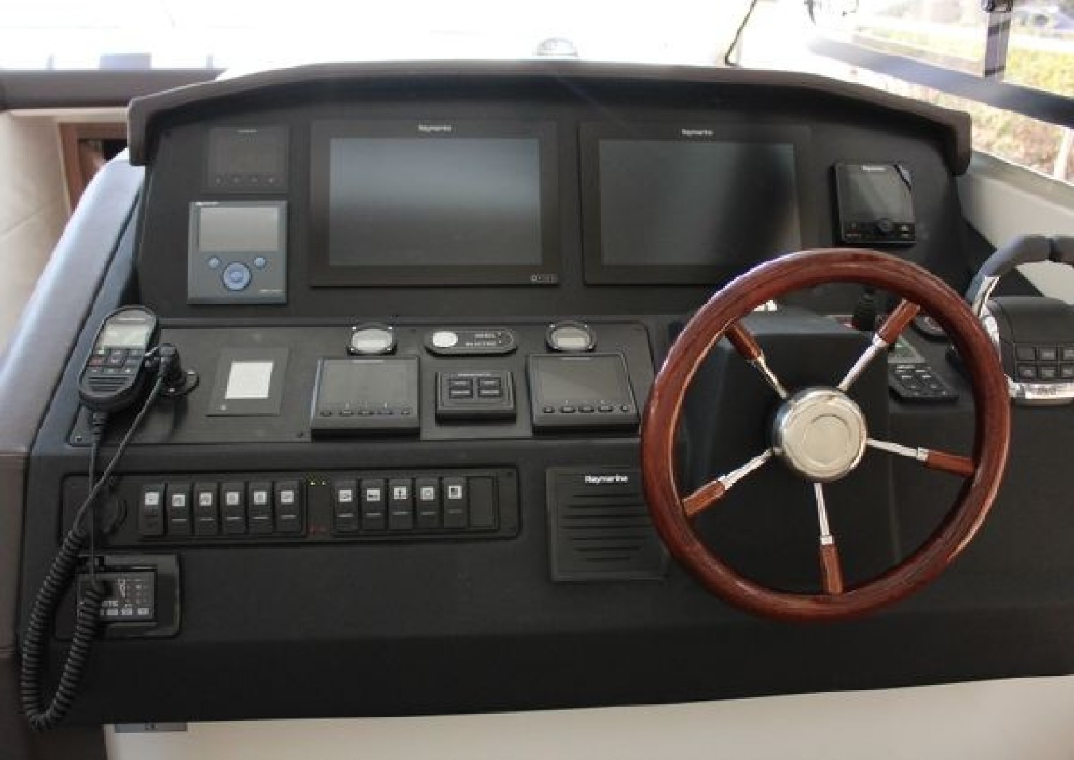 Greenline 48 Coupe Hybrid - Photo 15