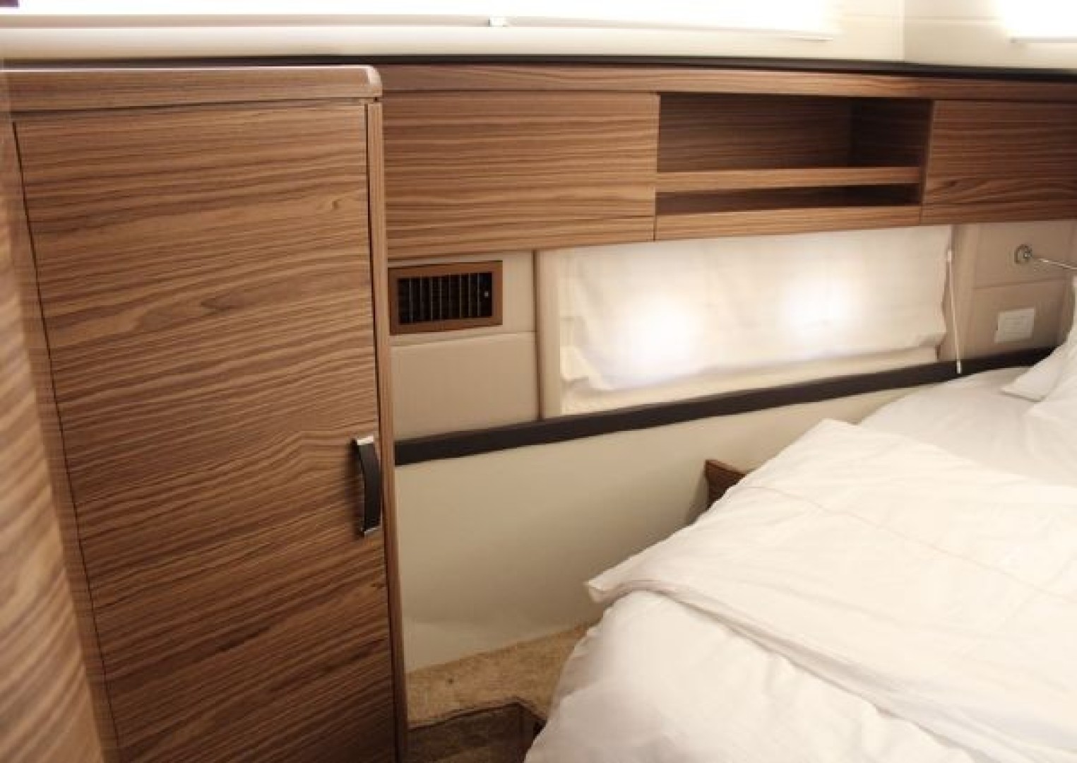 Greenline 48 Coupe Hybrid - Photo 18