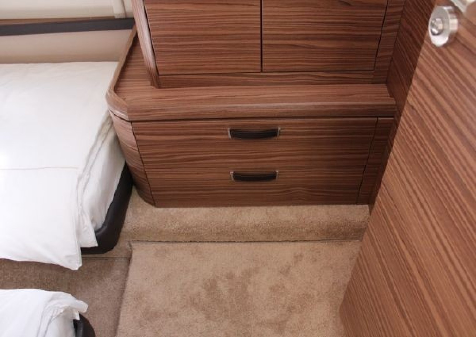 Greenline 48 Coupe Hybrid - Photo 26