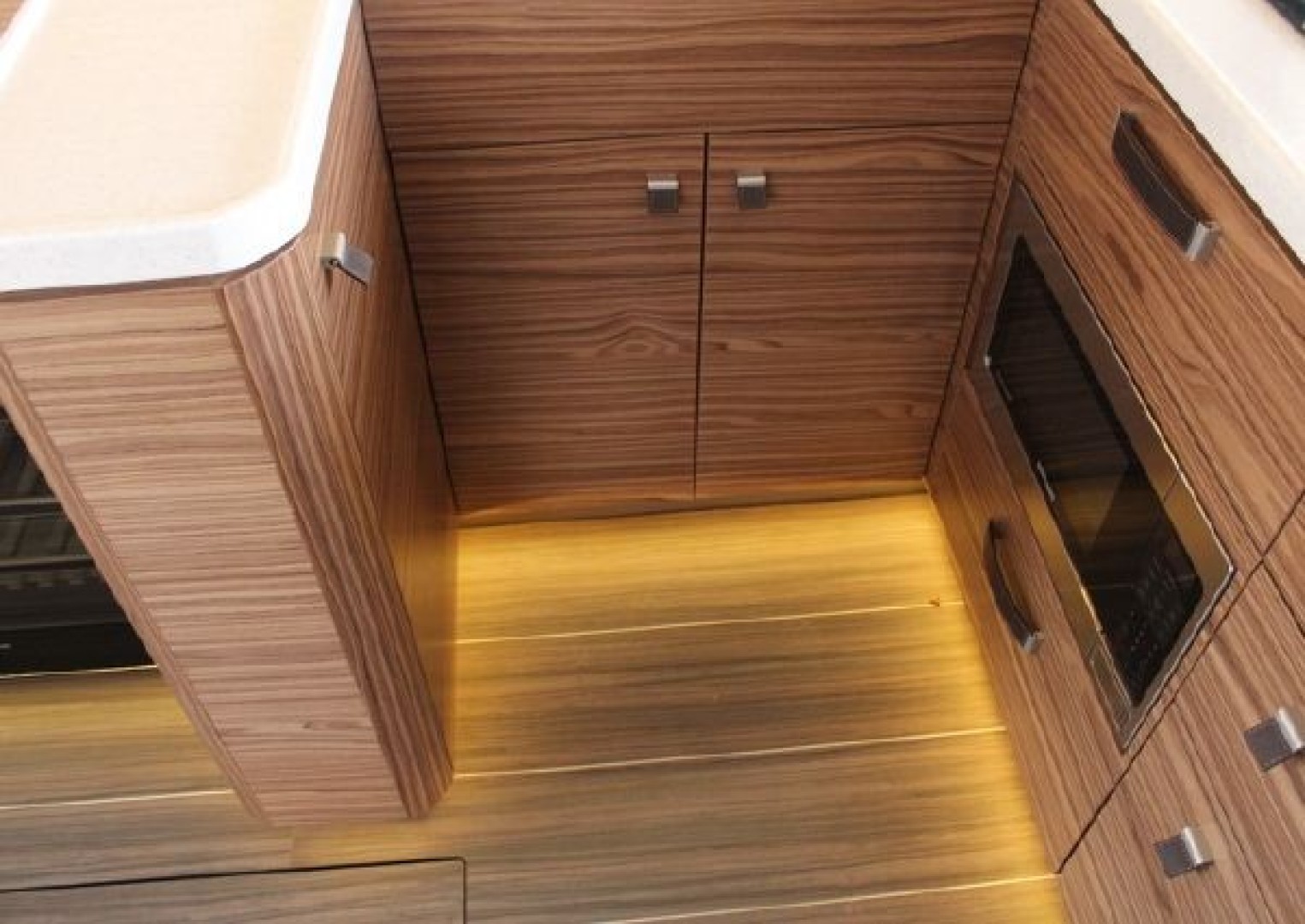 Greenline 48 Coupe Hybrid - Photo 11