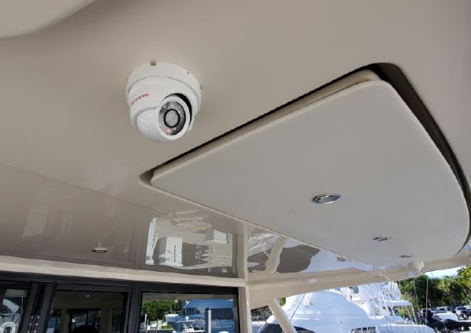 Greenline 48 Coupe Hybrid - Photo 11