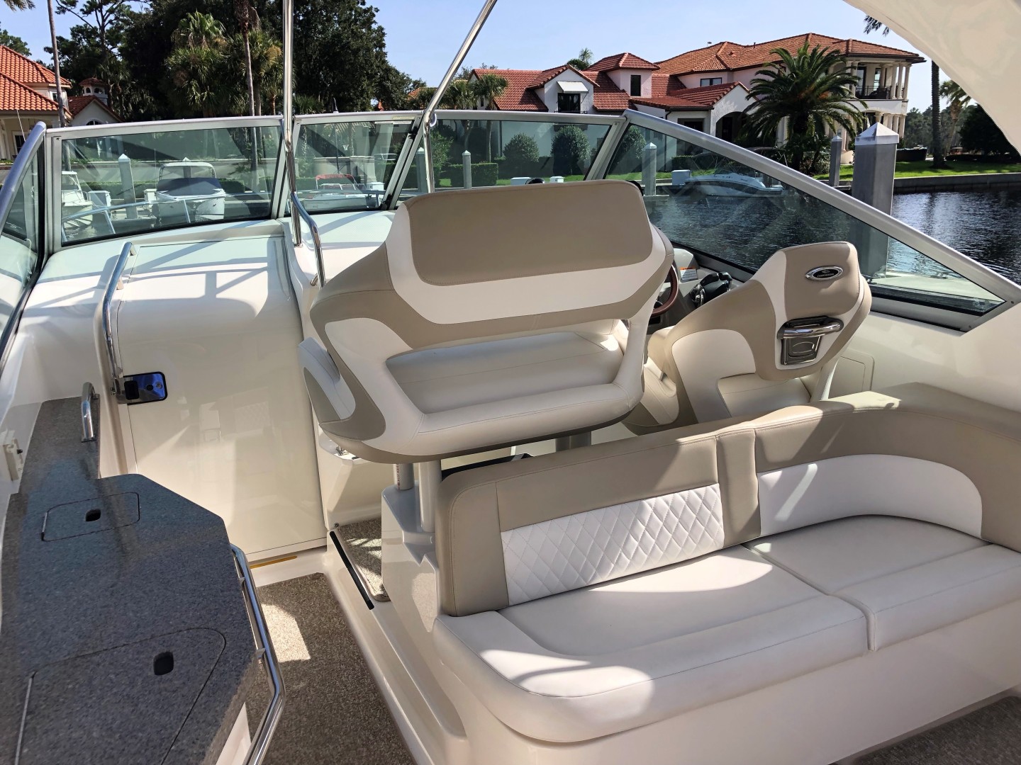 Chaparral 31- Cockpit