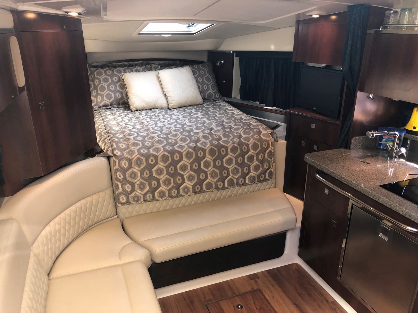 Chaparral 3 - Cabin