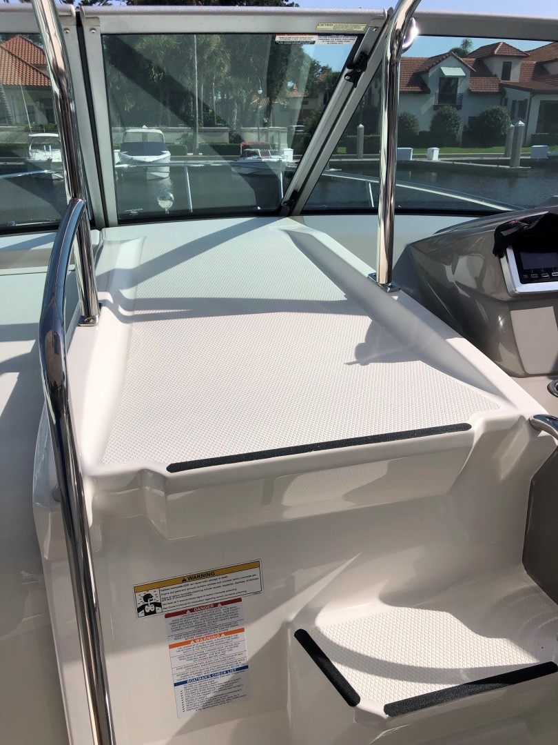Chaparral 31- Cockpit