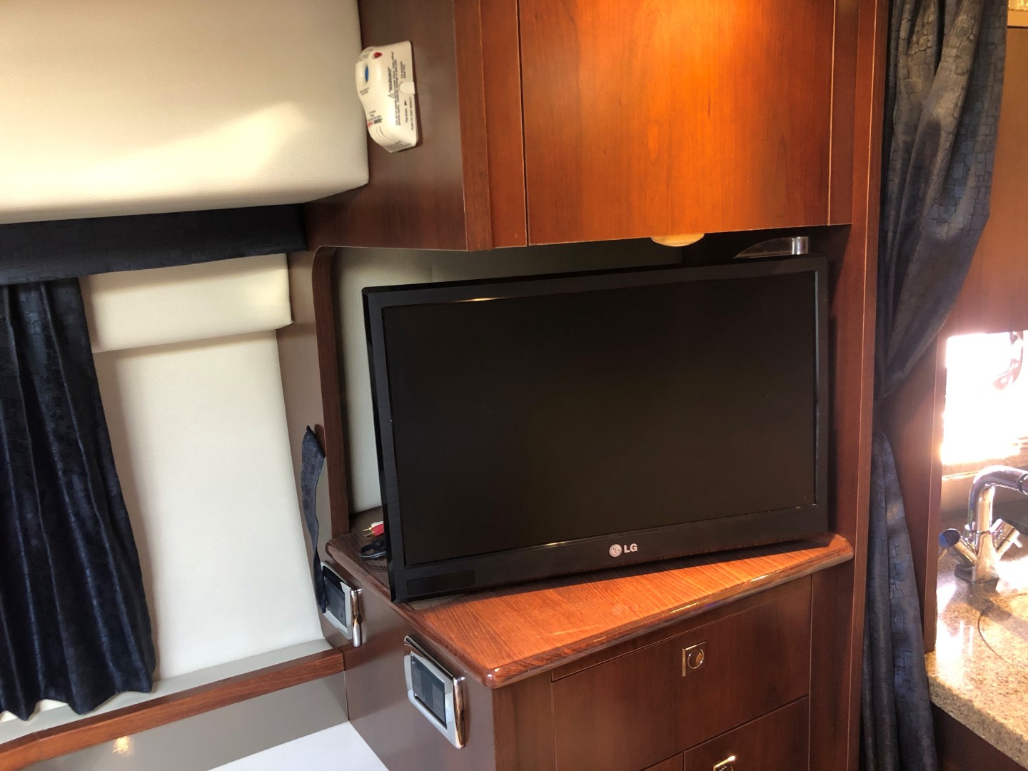 Chaparral 31- Cabin TV