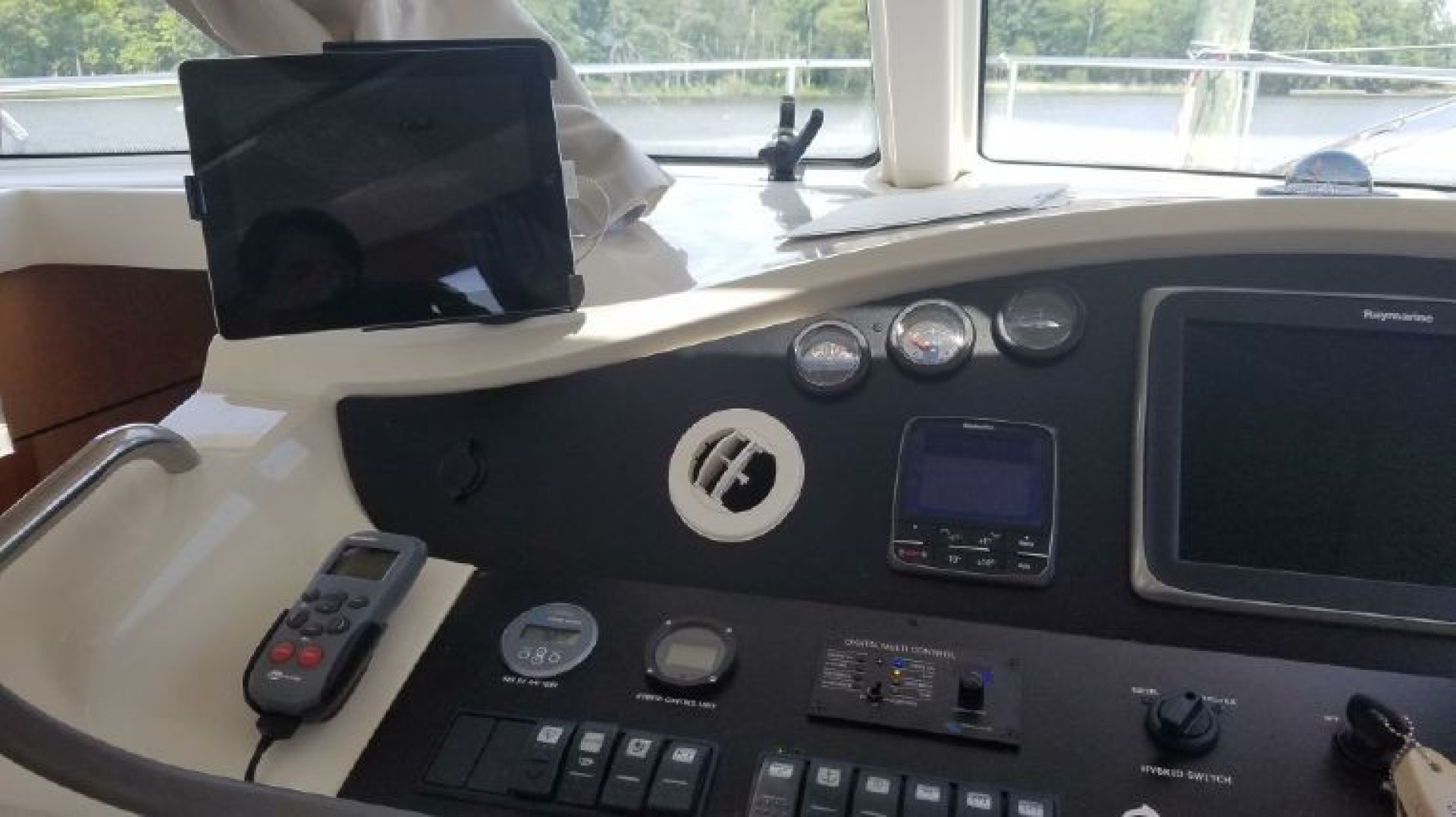 Greenline 33 — Recharging - Photo 13